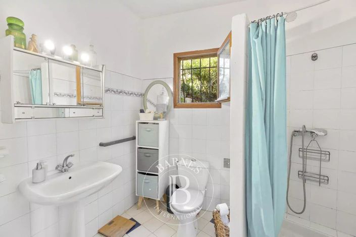 Image No.16-8 Bed House for sale