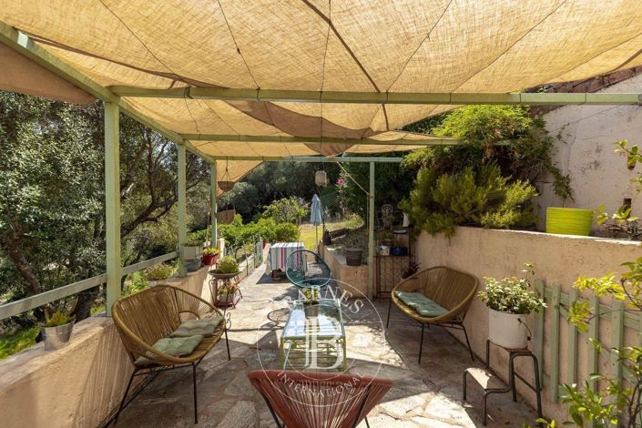 Image No.2-8 Bed House for sale