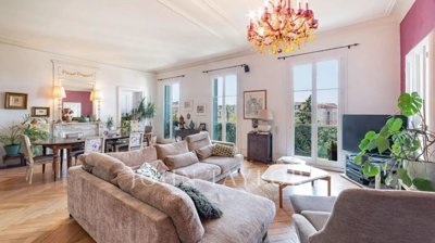 5 Bed Apartment for sale