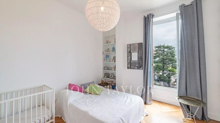 Image No.9-5 Bed Apartment for sale