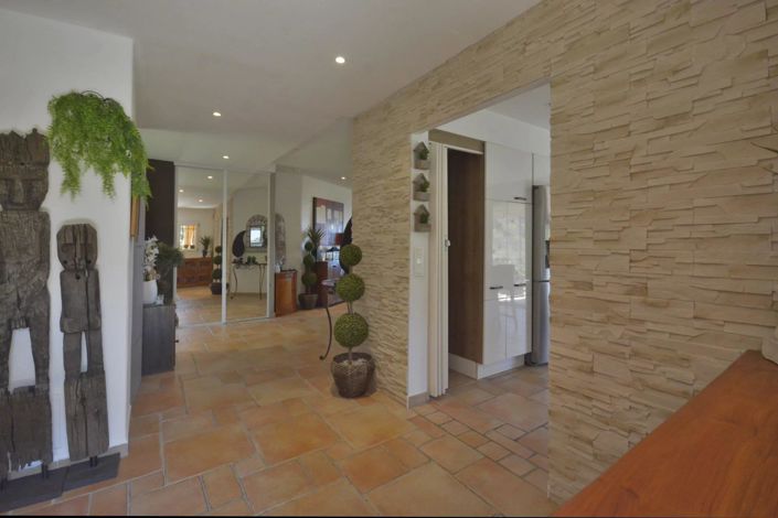 Image No.18-7 Bed House for sale