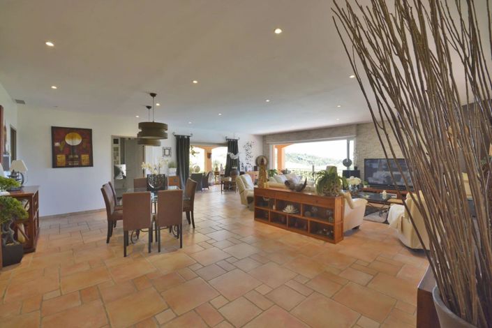 Image No.30-7 Bed House for sale