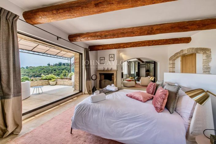 Image No.10-6 Bed Apartment for sale