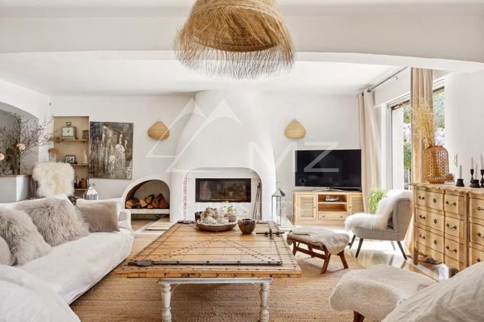 Image No.6-4 Bed House for sale