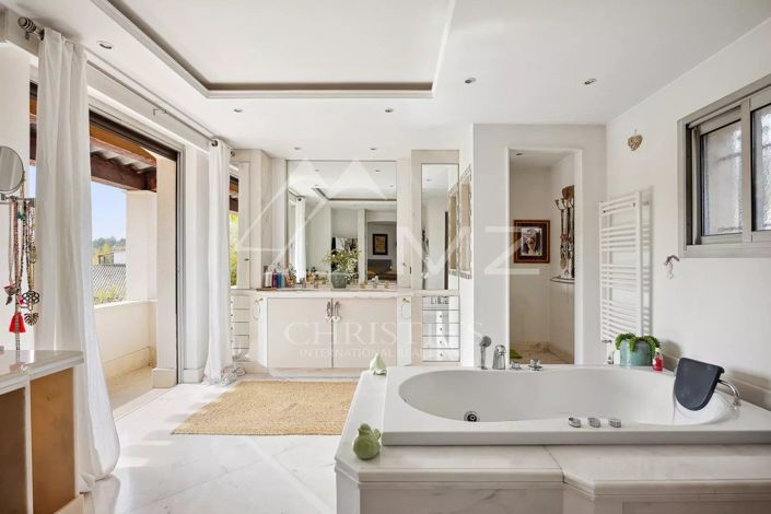 Image No.8-4 Bed House for sale