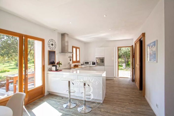 Image No.15-8 Bed House for sale