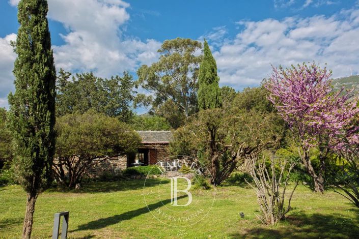 Image No.7-8 Bed House for sale