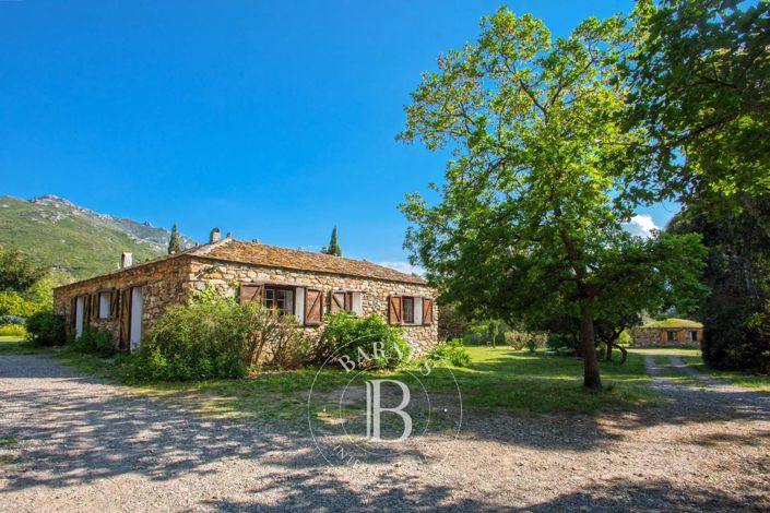 Image No.8-8 Bed House for sale