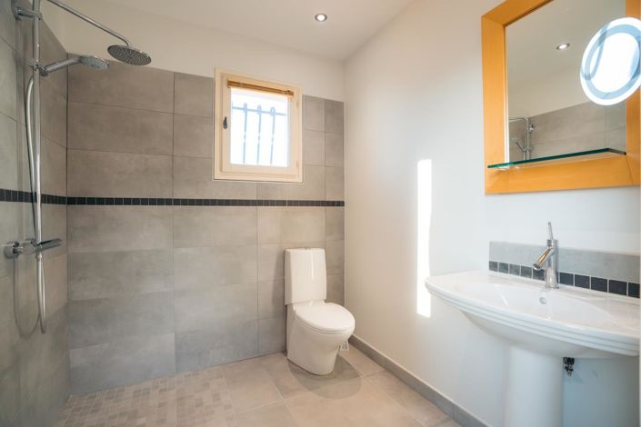 Image No.24-4 Bed House for sale