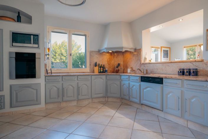 Image No.6-4 Bed House for sale