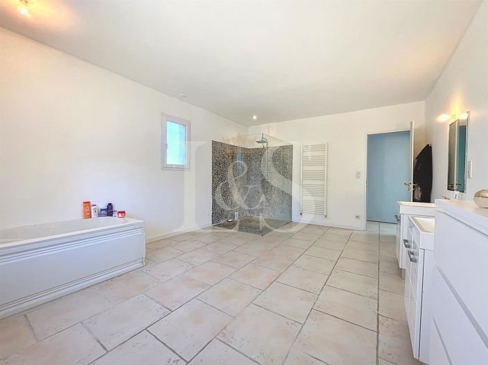 Image No.7-2 Bed House for sale