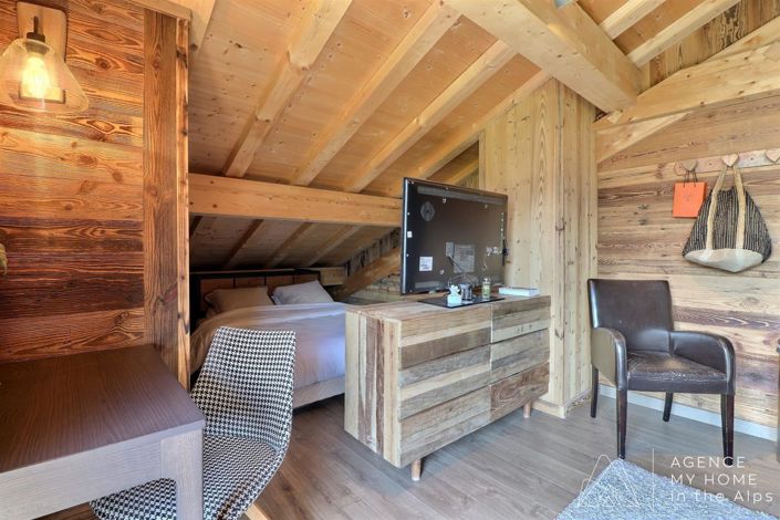 Image No.18-5 Bed House for sale