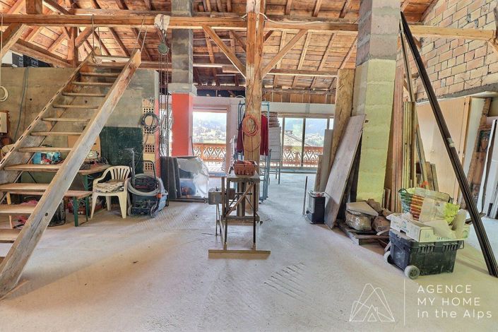 Image No.10-3 Bed Property for sale