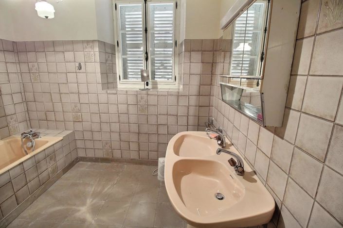 Image No.18-5 Bed House for sale