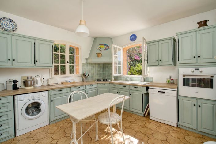 Image No.5-6 Bed House for sale