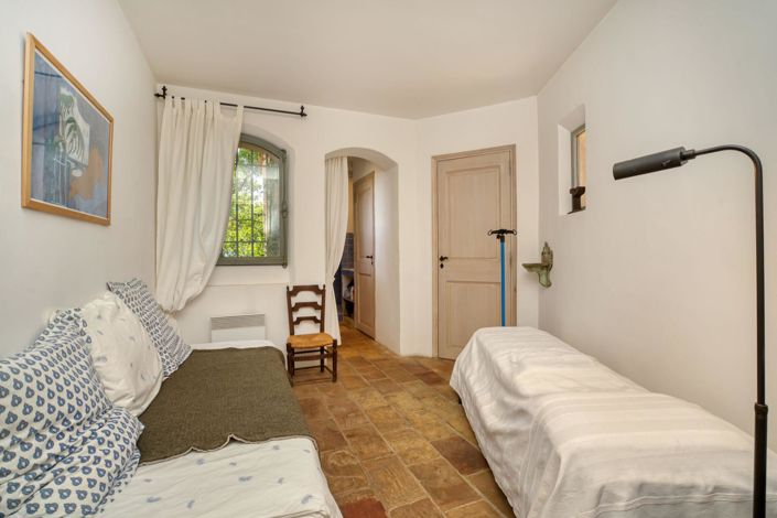 Image No.10-4 Bed House for sale