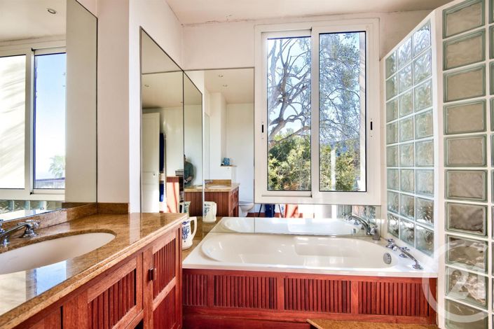 Image No.16-4 Bed House for sale