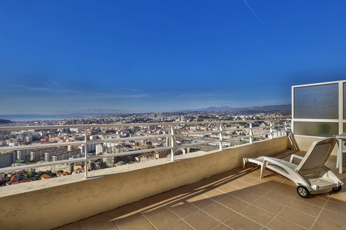 Image No.2-4 Bed House for sale