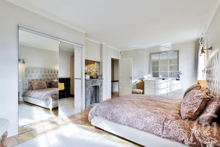 Image No.16-5 Bed House for sale