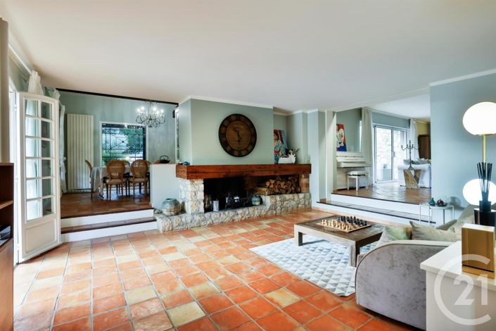 Image No.7-5 Bed House for sale