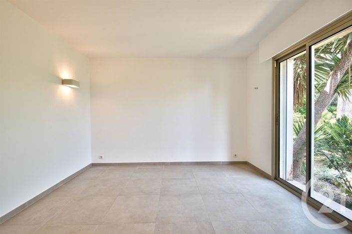 Image No.12-5 Bed House for sale