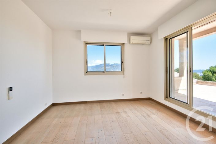 Image No.19-5 Bed House for sale