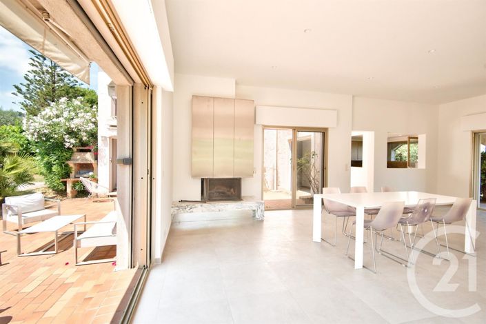 Image No.3-5 Bed House for sale