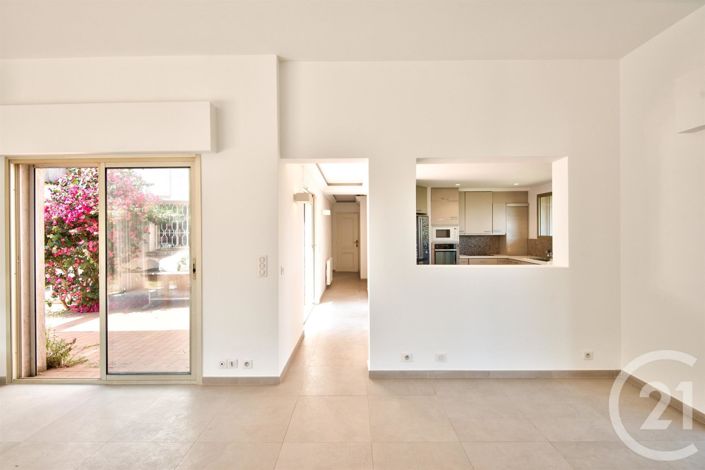 Image No.6-5 Bed House for sale