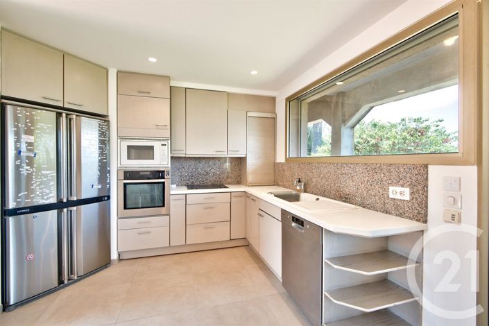 Image No.8-5 Bed House for sale