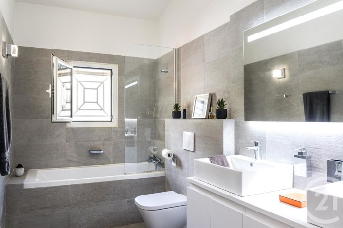 Image No.16-4 Bed House for sale