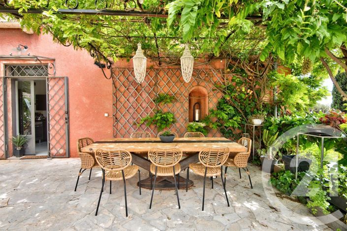 Image No.2-4 Bed House for sale