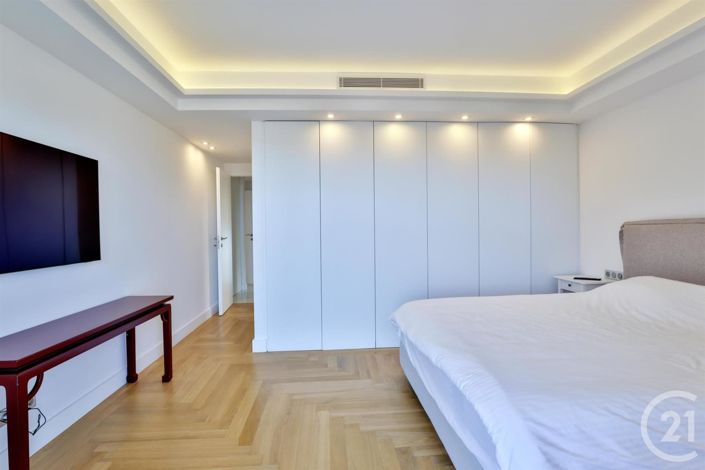 Image No.10-6 Bed House for sale