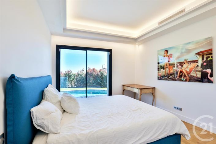 Image No.17-6 Bed House for sale