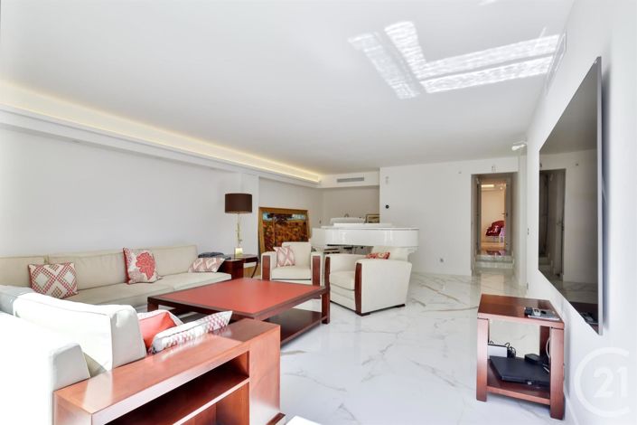 Image No.19-6 Bed House for sale