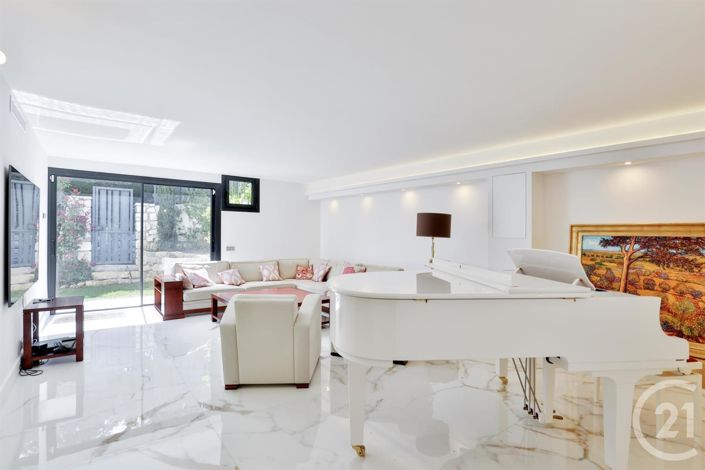 Image No.20-6 Bed House for sale