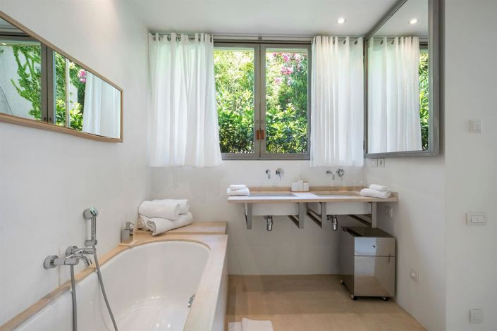 Image No.11-5 Bed House for sale