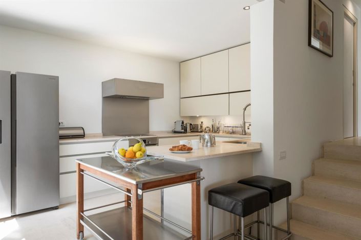 Image No.8-5 Bed House for sale