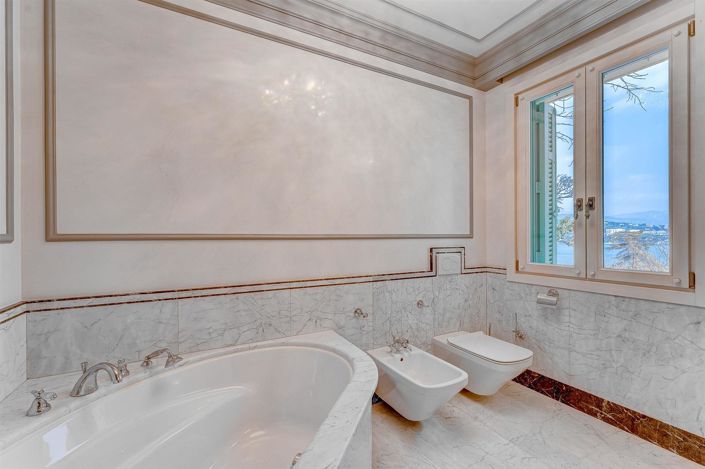 Image No.28-5 Bed House for sale