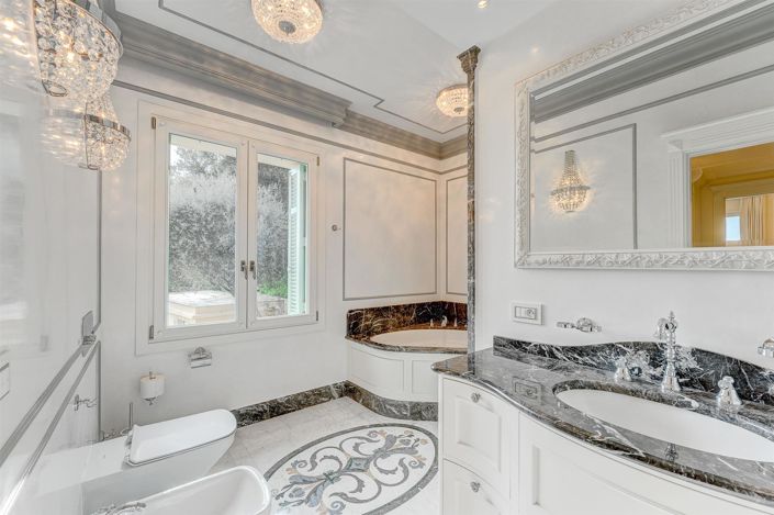 Image No.30-5 Bed House for sale