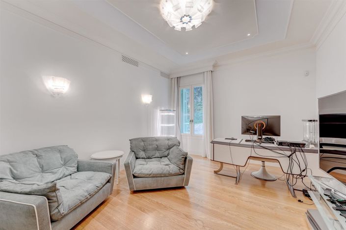 Image No.34-5 Bed House for sale