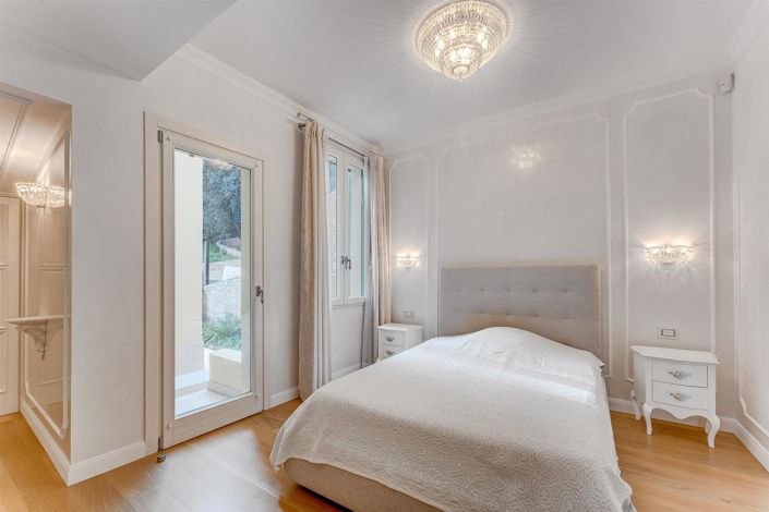 Image No.35-5 Bed House for sale