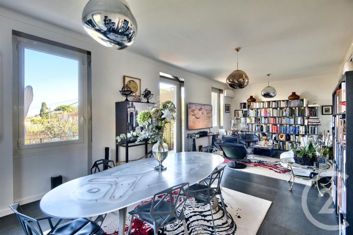 Image No.2-4 Bed House for sale