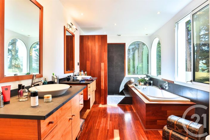 Image No.10-4 Bed House for sale