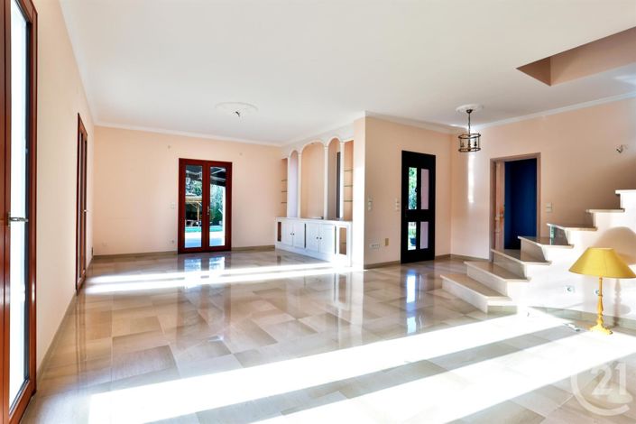 Image No.7-5 Bed House for sale