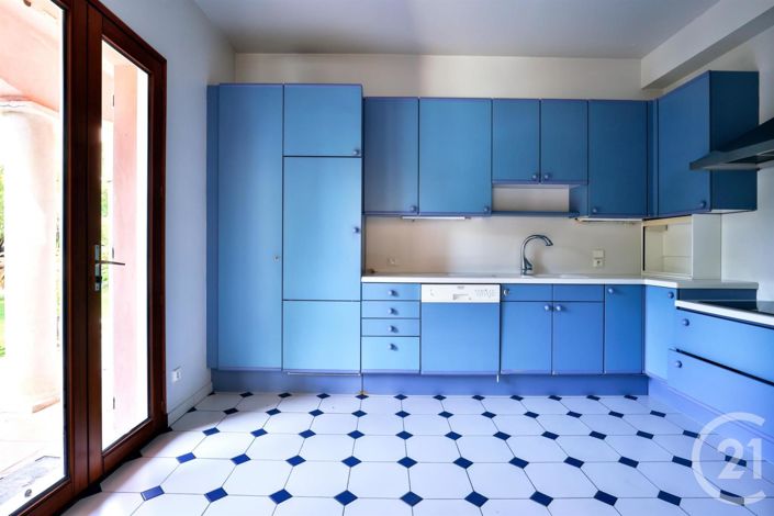 Image No.9-5 Bed House for sale