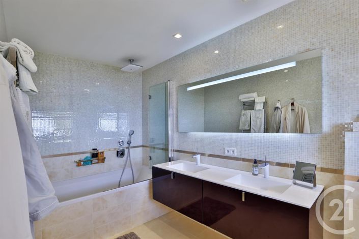 Image No.16-5 Bed House for sale