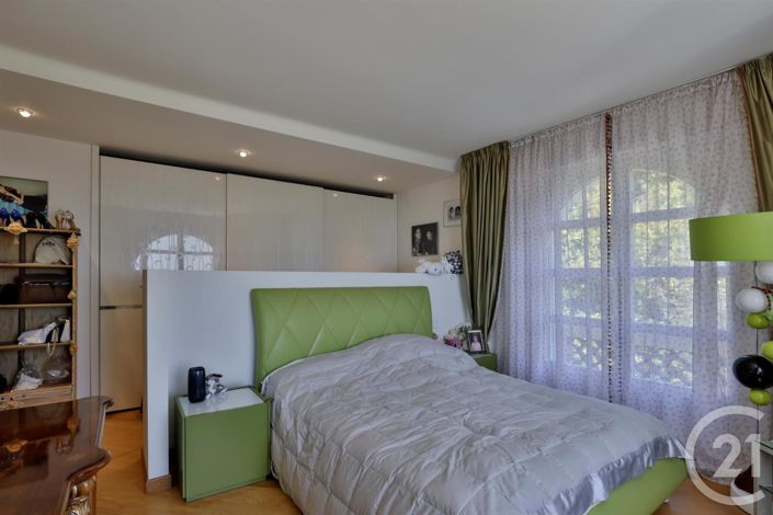 Image No.20-5 Bed House for sale