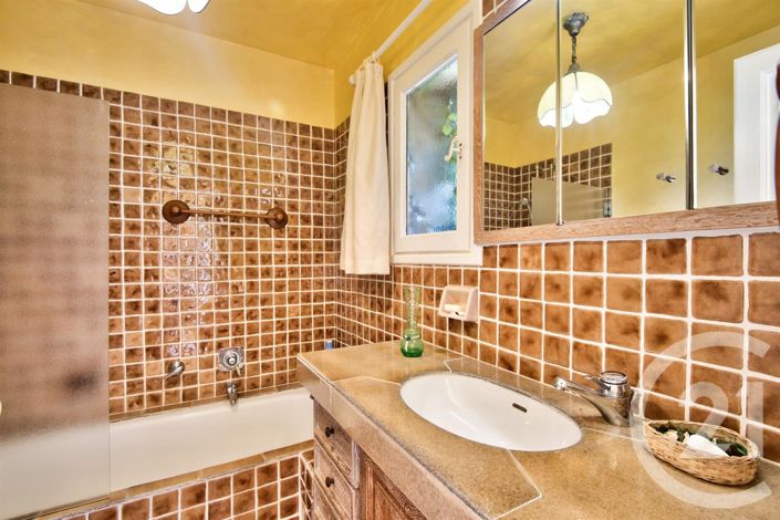 Image No.16-5 Bed House for sale