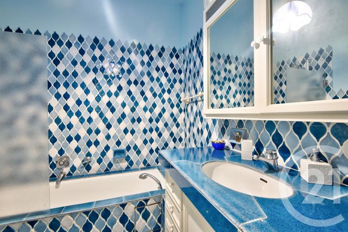 Image No.20-5 Bed House for sale