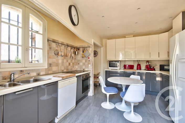 Image No.8-5 Bed House for sale